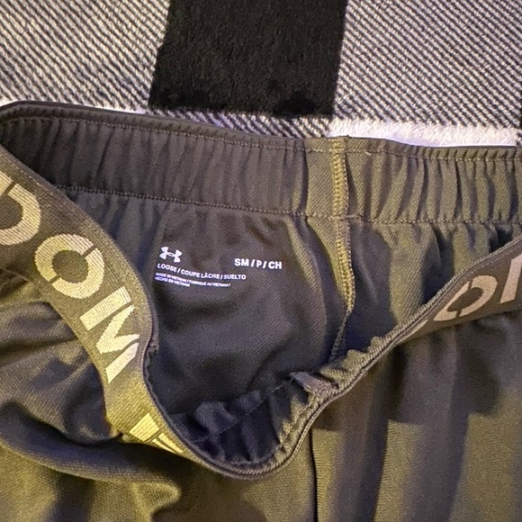 Shorts - Picture 3 of 3